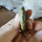 GALET EN EPIDOTE UNAKITE