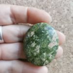 Galet en Epidote Unakite
