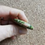Galet en Epidote Unakite