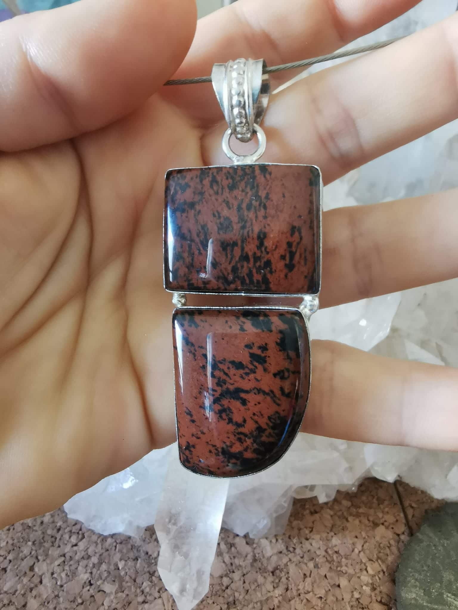 260214579_3175509959345932_4494092635428319943_n Pendentif en OBSIDIENNE Acajou