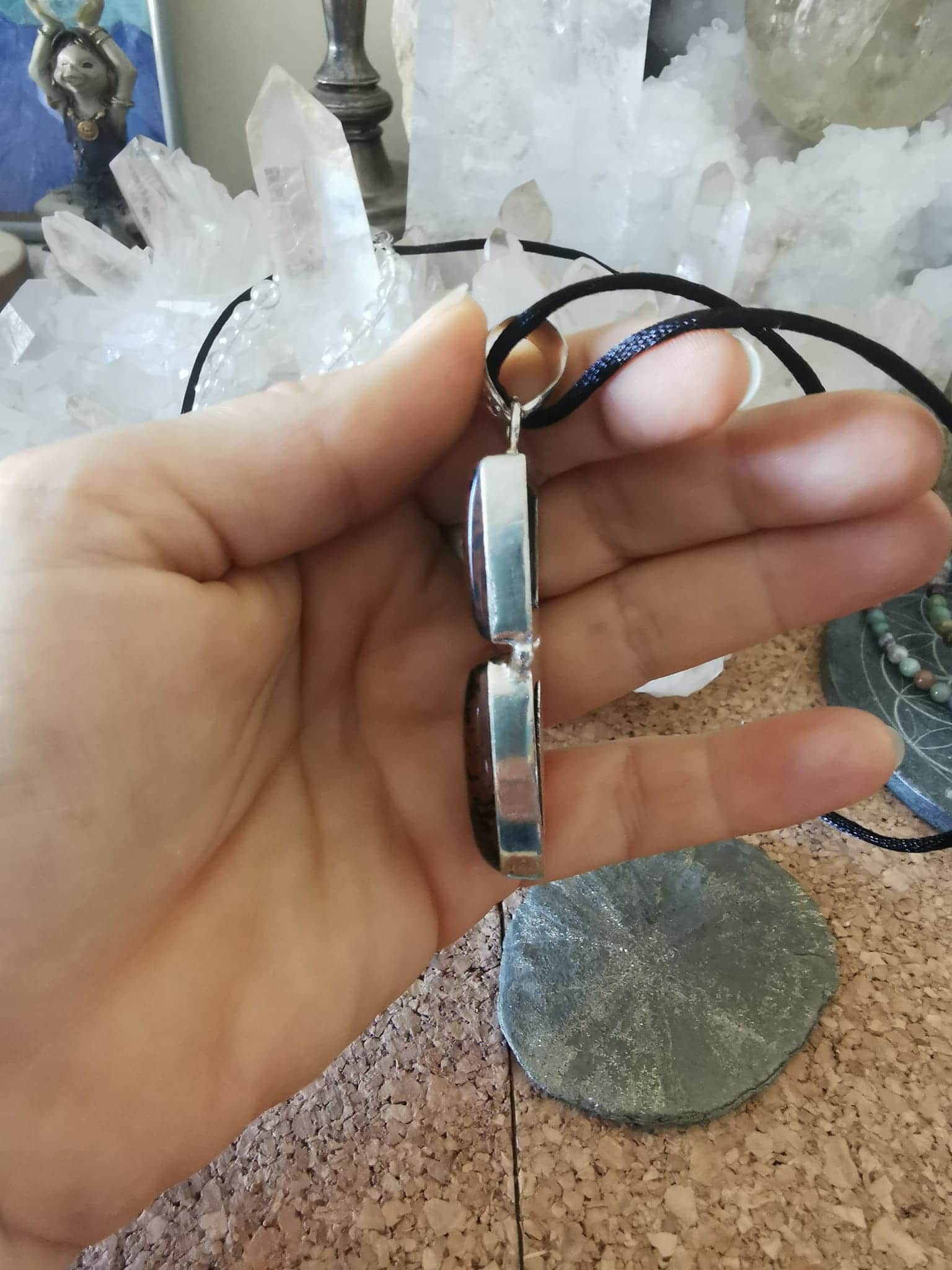 261356741_3175509896012605_3833675814654221466_n Pendentif en OBSIDIENNE Acajou