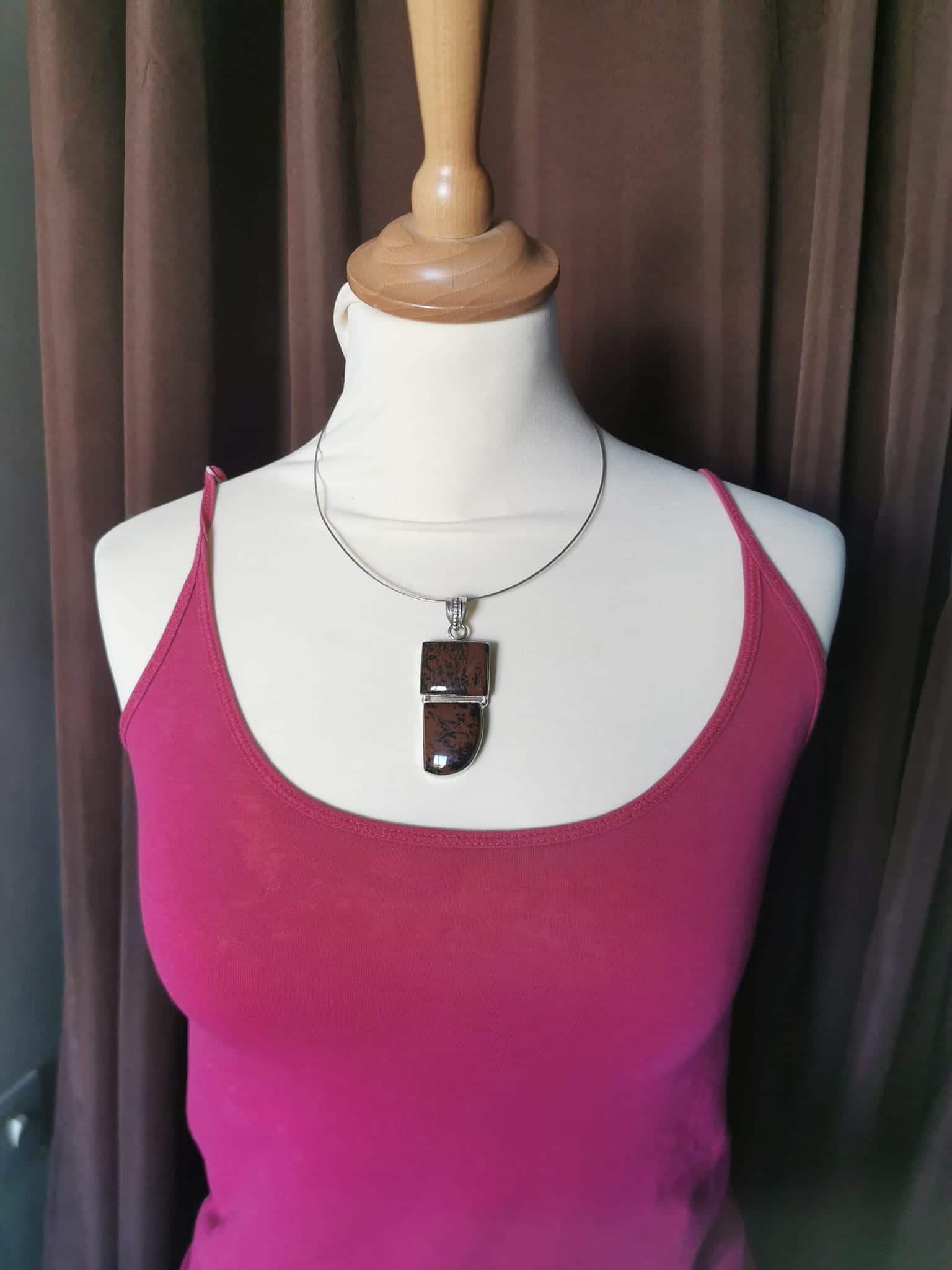 261976121_3175510962679165_2839720233935650126_n Pendentif en OBSIDIENNE Acajou