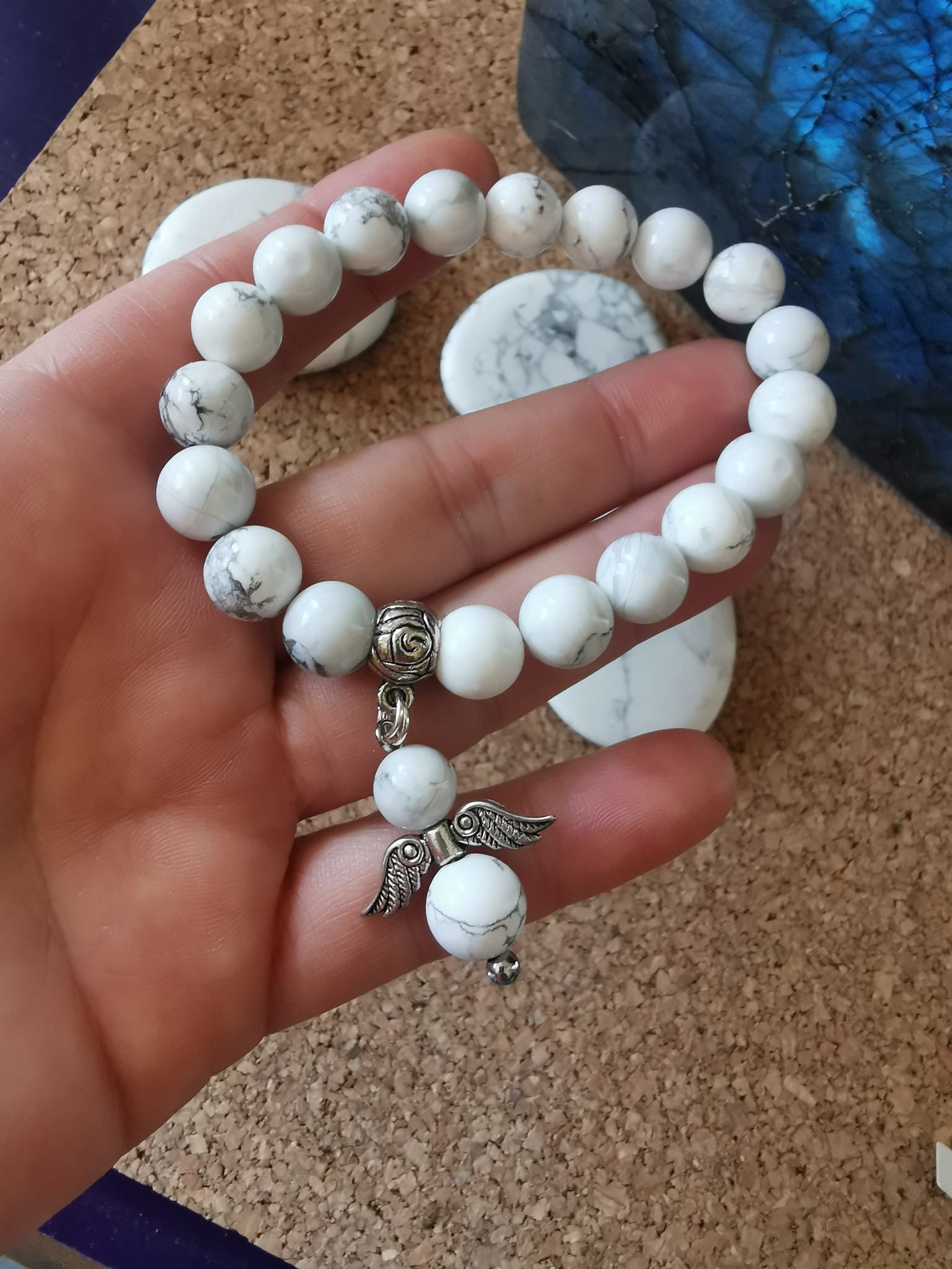 BRACELETS EN HOWLITE