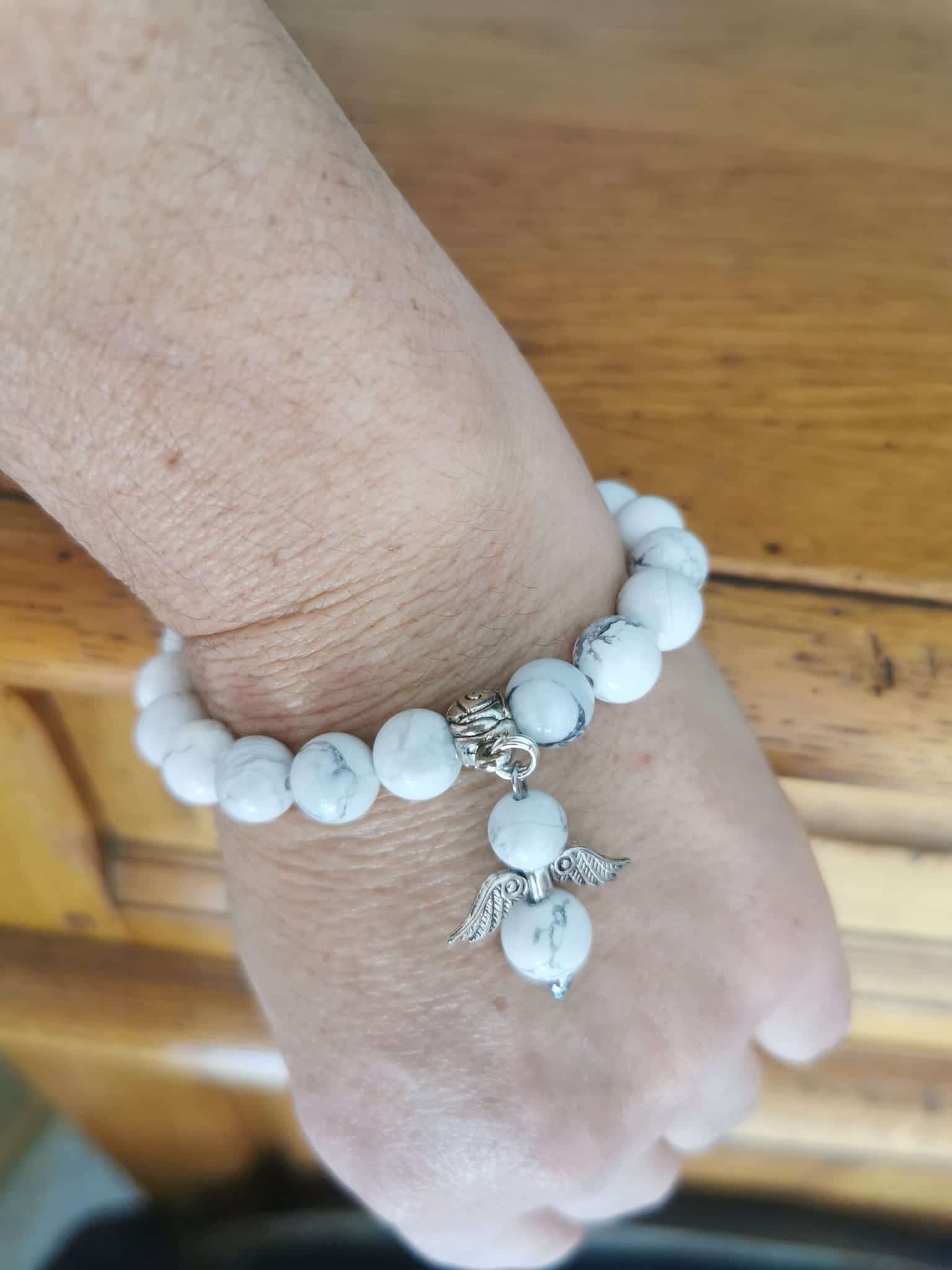 BRACELETS EN HOWLITE 10mm