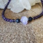 collier crane cristal améthyste et sugilite