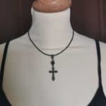 Collier en SPINELLE NOIR et sa Croix