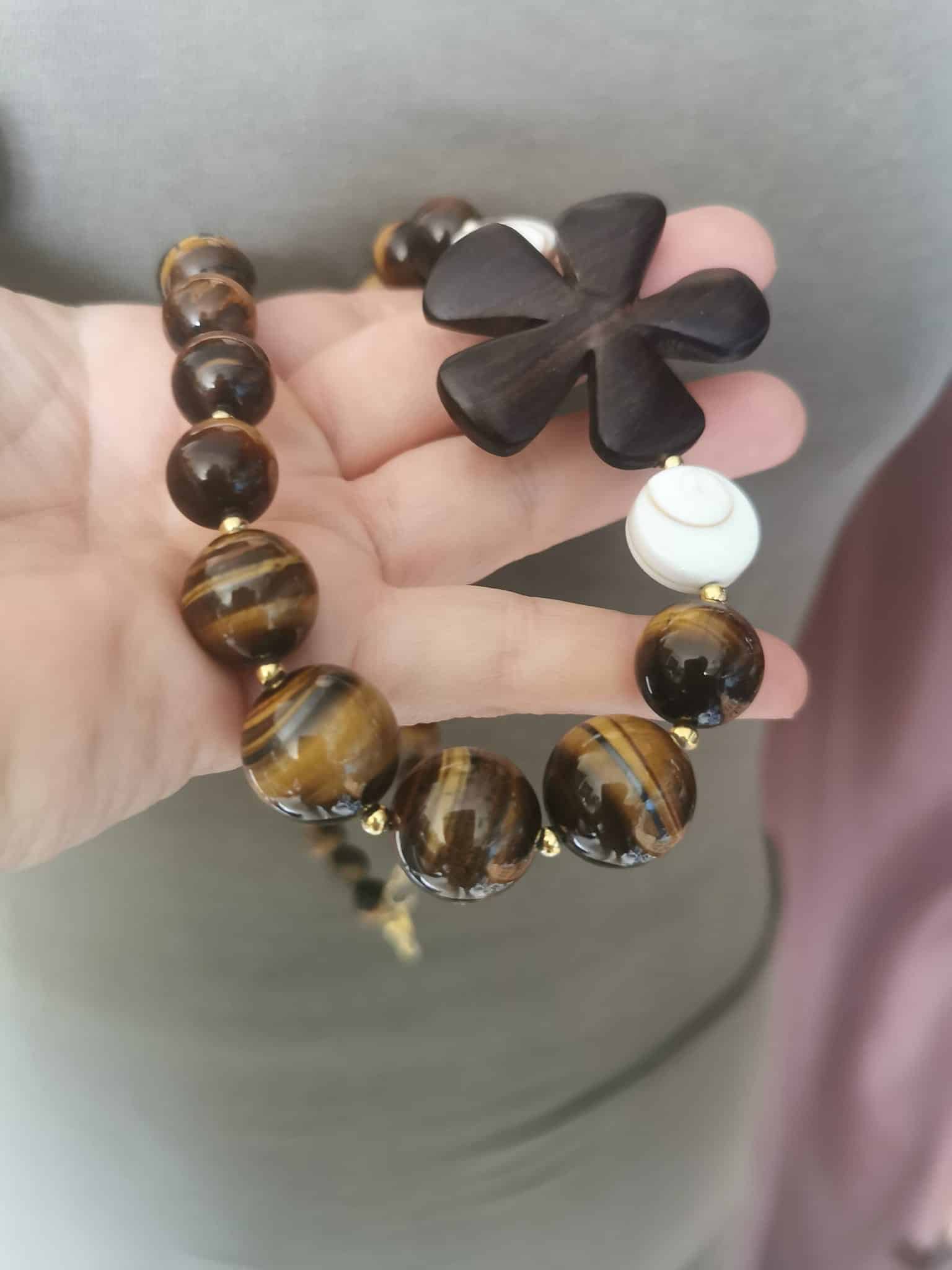 collier oeil de Tigre -ène et Oeil de st Luçie-+