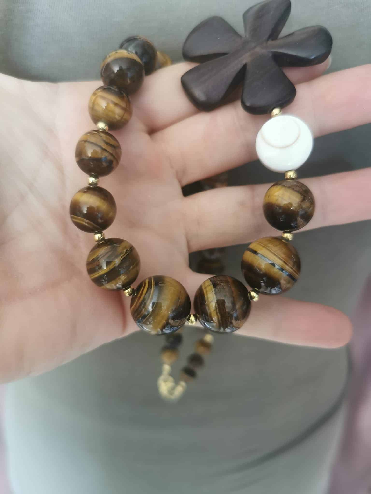 collier oeil de Tigre -ène et Oeil de st Luçie-+-
