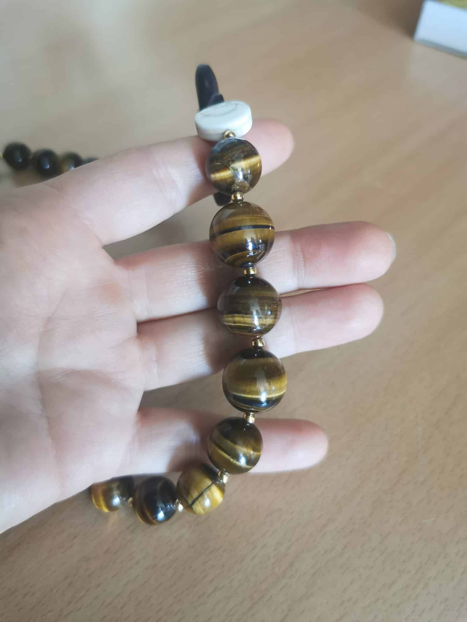 ..collier oeil de Tigre -ène et Oeil de st Luçie