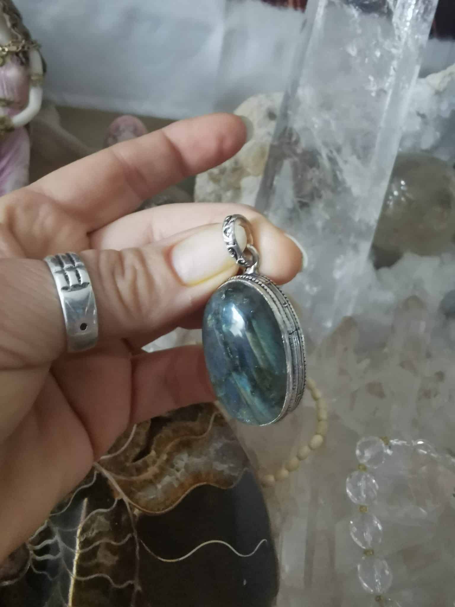 Pendentif cerclé en Labradorite..