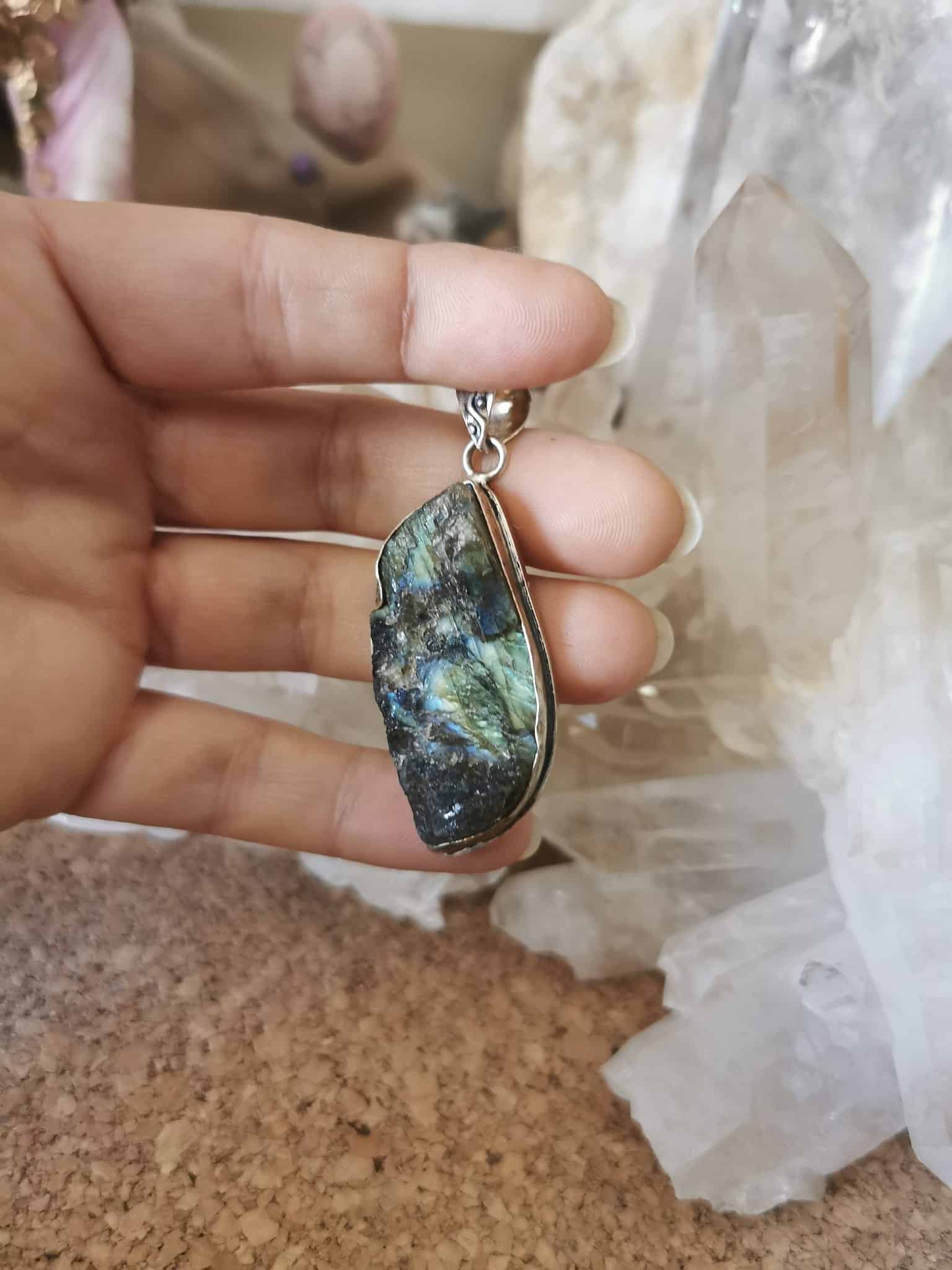 Pendentif en Labradorite brute-