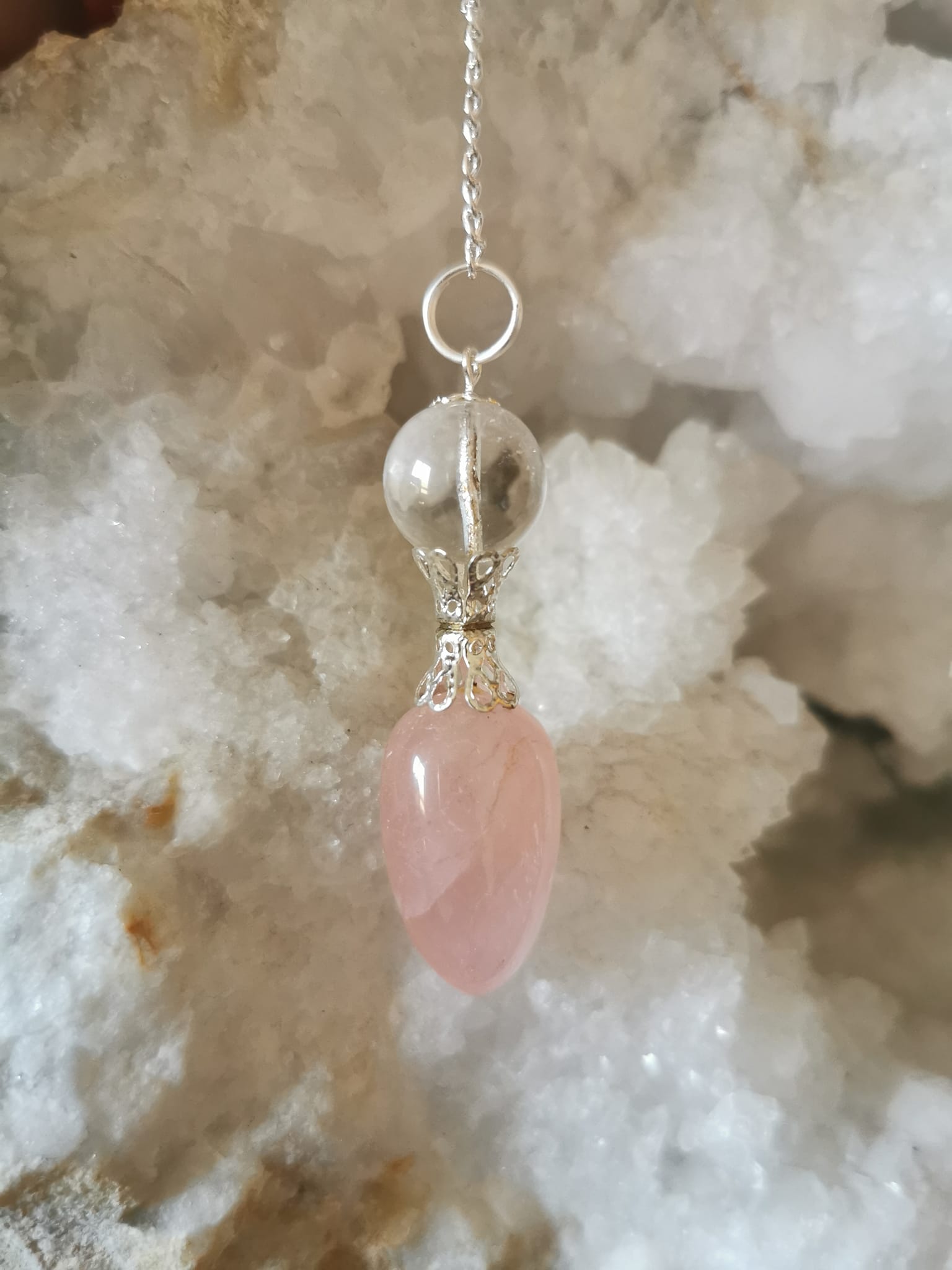 Pendule en Quartz Rose et Cristal de Roche.-